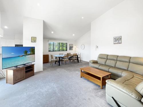 Batehaven Apartment | Beachside 3-Bed Apartment with Garage Parking