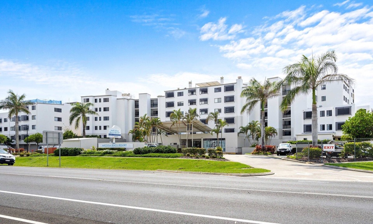 Marcoola Apartment | Beachside 3-Bed with BBQ, Pool, Gym