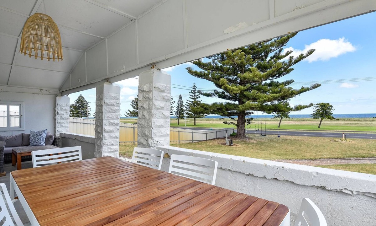 Lacepede House | Beachside Bungalow House