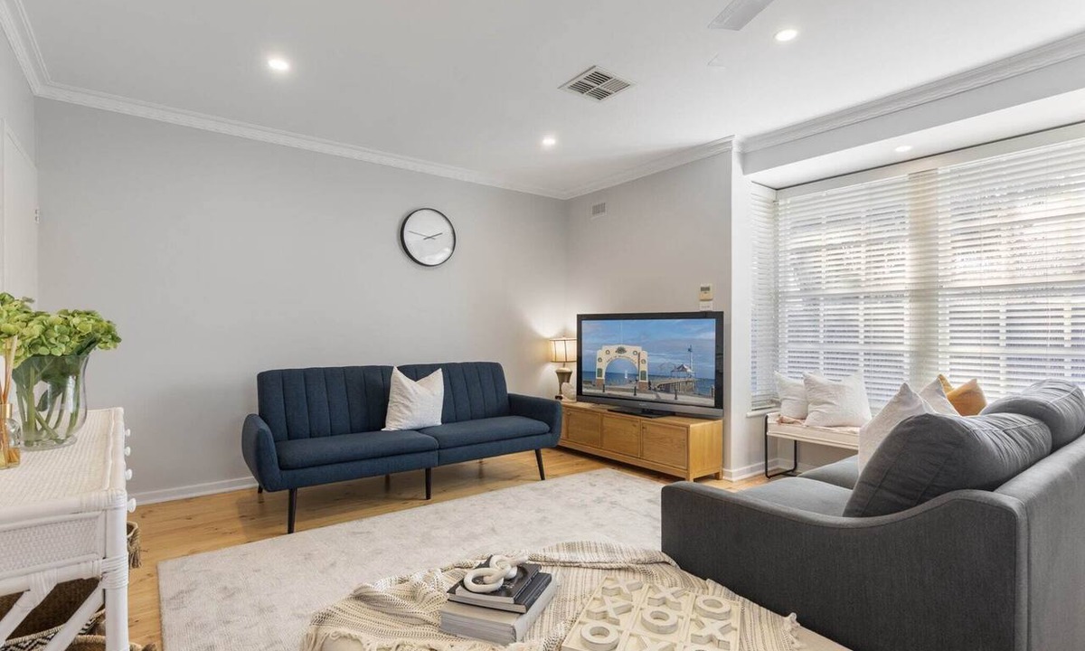 Brighton Apartment | Beachside House with Garage and Outdoor Space