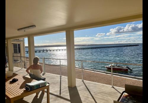 Ripon Apartment | Beachside & Jetty View 1 - Admirals Apartment