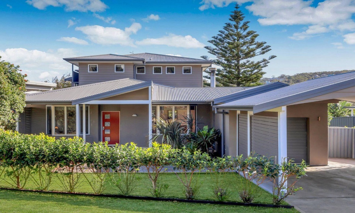 Copacabana House | BEACHY AT COPA | Pet friendly, WIFI, Walk to beach | Accom Holidays