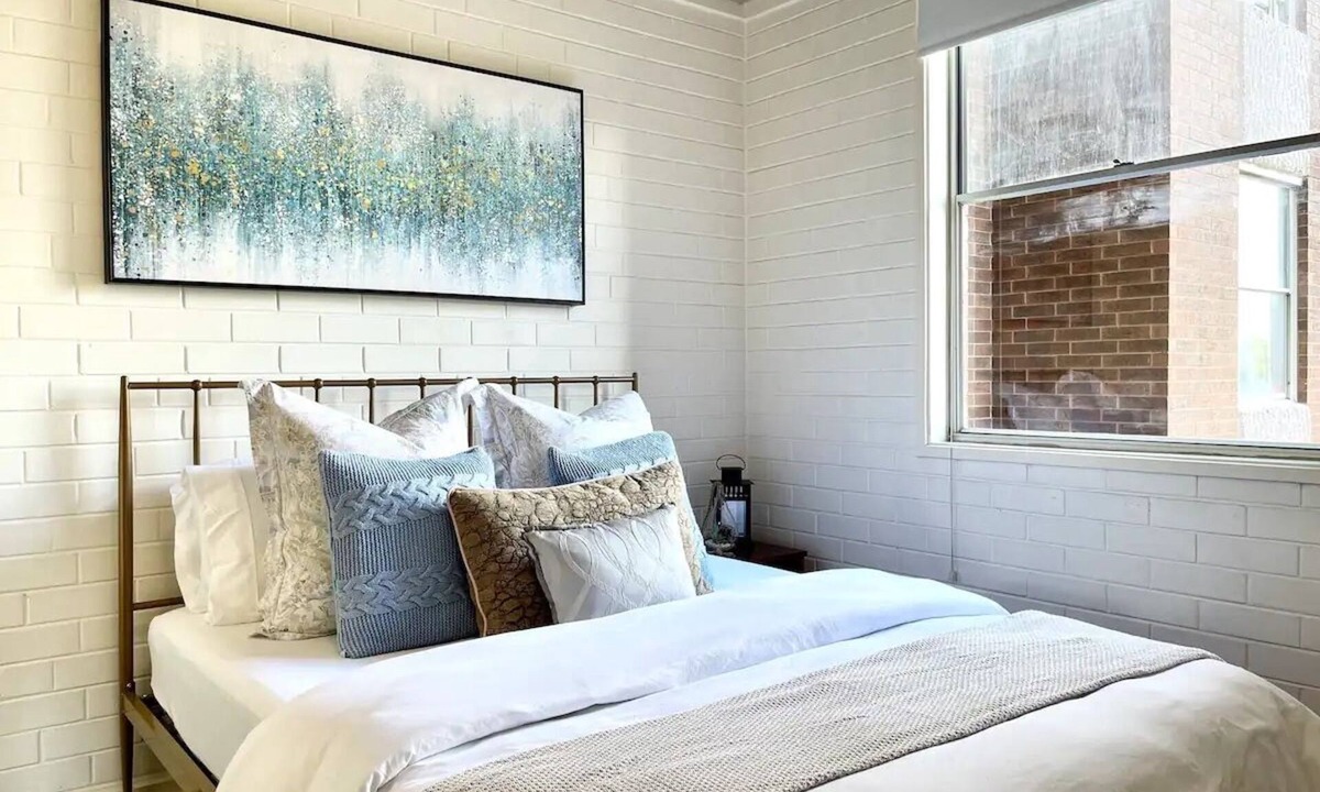 North Melbourne Apartment | Beautiful 2 Bedrooms w Kitchen & Carpark 🌹