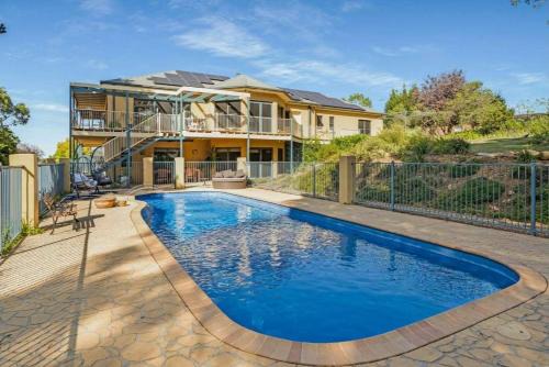 Bletchington House | Beautiful Bilton - Pool Firepit Sleeps 10