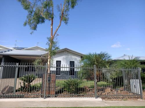 Coolalinga House | Beautiful Modern House near Darwin