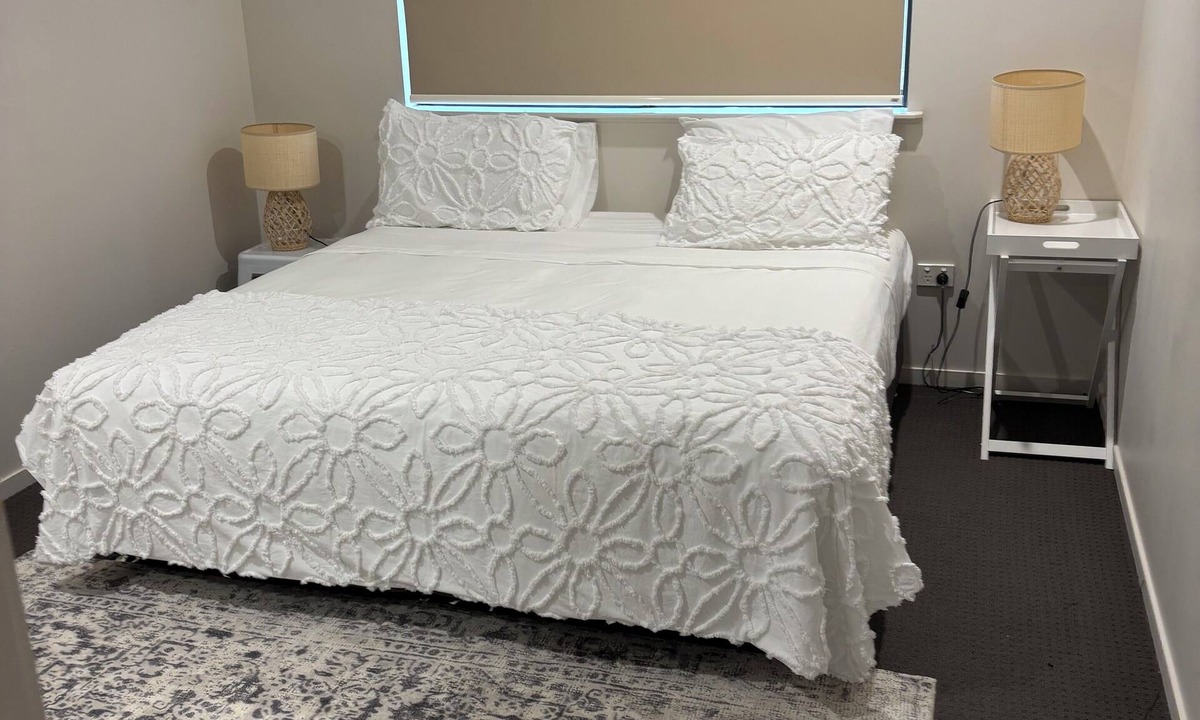 Ooralea Bed & Breakfast | Beautiful & Peaceful Room in Ooralea – Private Queen Room