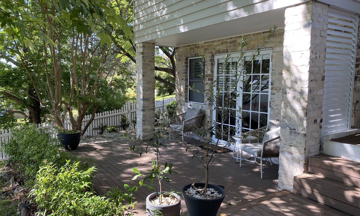Kiama Apartment | Beautiful Studio in central Kiama.Your leafy oasis only 2 mins from the beach!