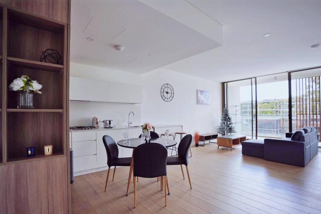 Waterloo Apartment | Beautiful Waterloo 2BR Close to SCC + Free Park