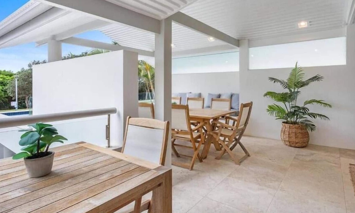 Byron Bay Apartment | Beautifully designed 4 bedroom, 3 bathroom duplex.