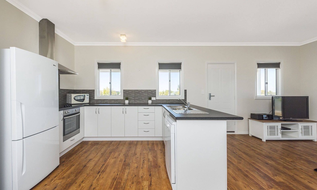 Lancelin House | Beautifully presented 3 x 1 in Quiet location