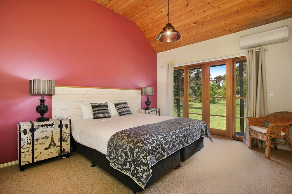 Beechworth Ski Chalet | Beechworth Cedar Cottages - spacious, private 2 Bedroom cottage close to town