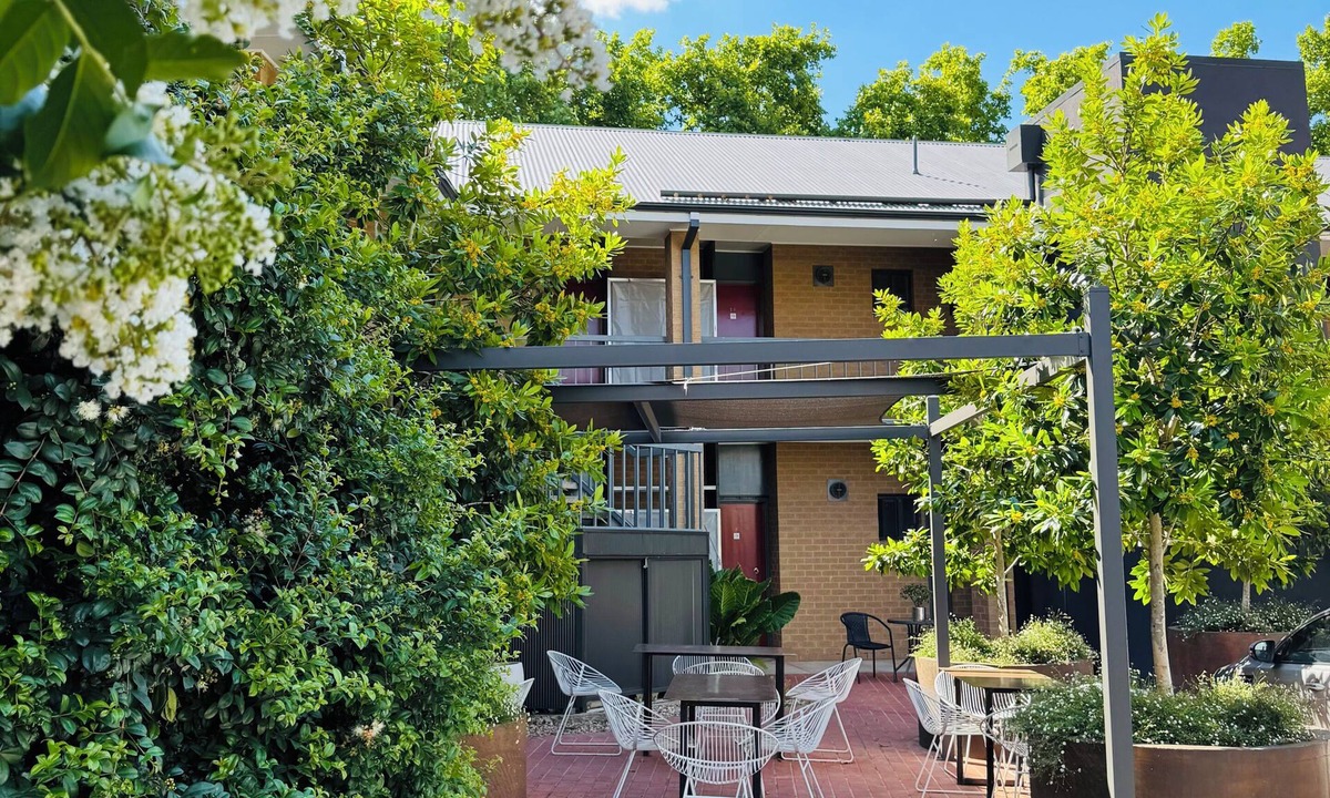 Bendigo Hotel | Bendigo Central Deborah