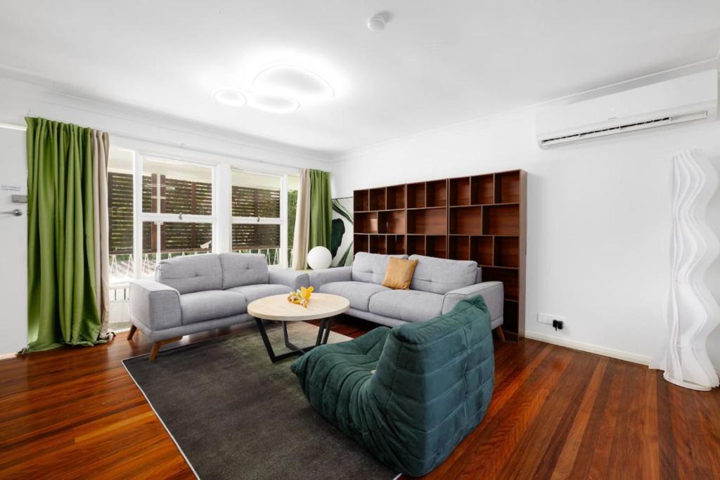 Nathan House | Best Value 4Beds Home Near Shops, Cafes and Forest