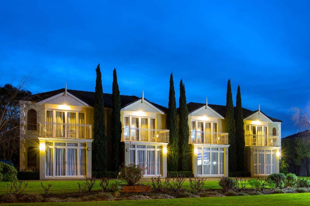 Warrnambool Hotel | Best Western Colonial Village Motel
