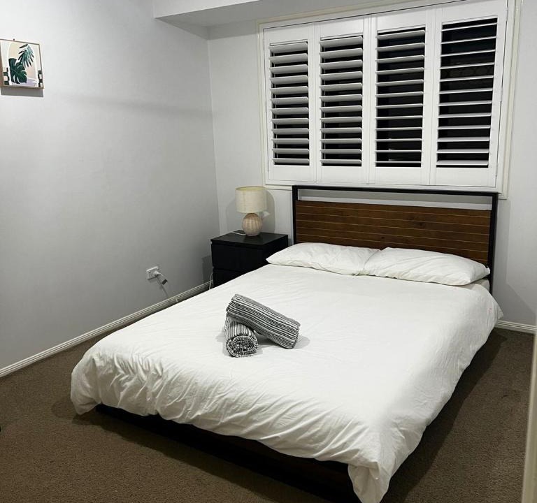 Seaford Heights House | Between Coast & Vale with Sauna & Pizza Oven