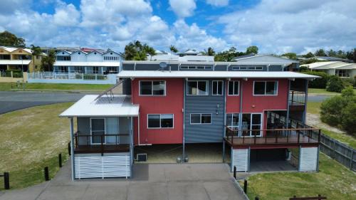 Rainbow Beach House | Big Red Beach House - Rainbow Beach - Wifi