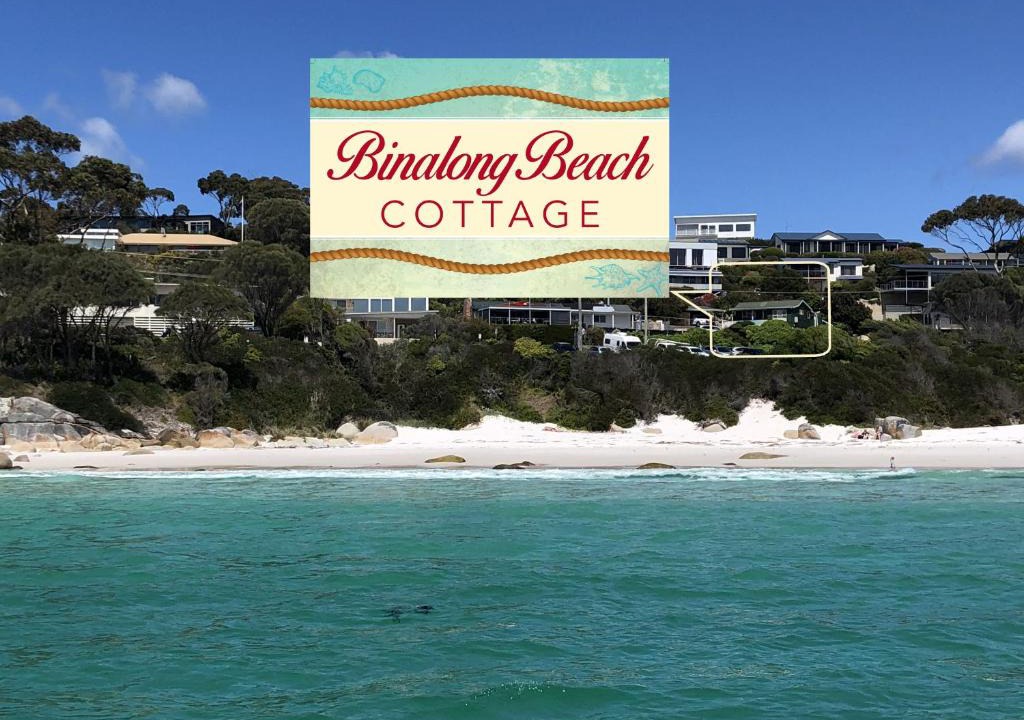 Binalong Bay House | BINALONG BEACH COTTAGE Beachfront at Bay of Fires Next to Restaurant