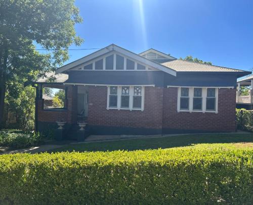 Cowra House | Black Range Cottage Cowra