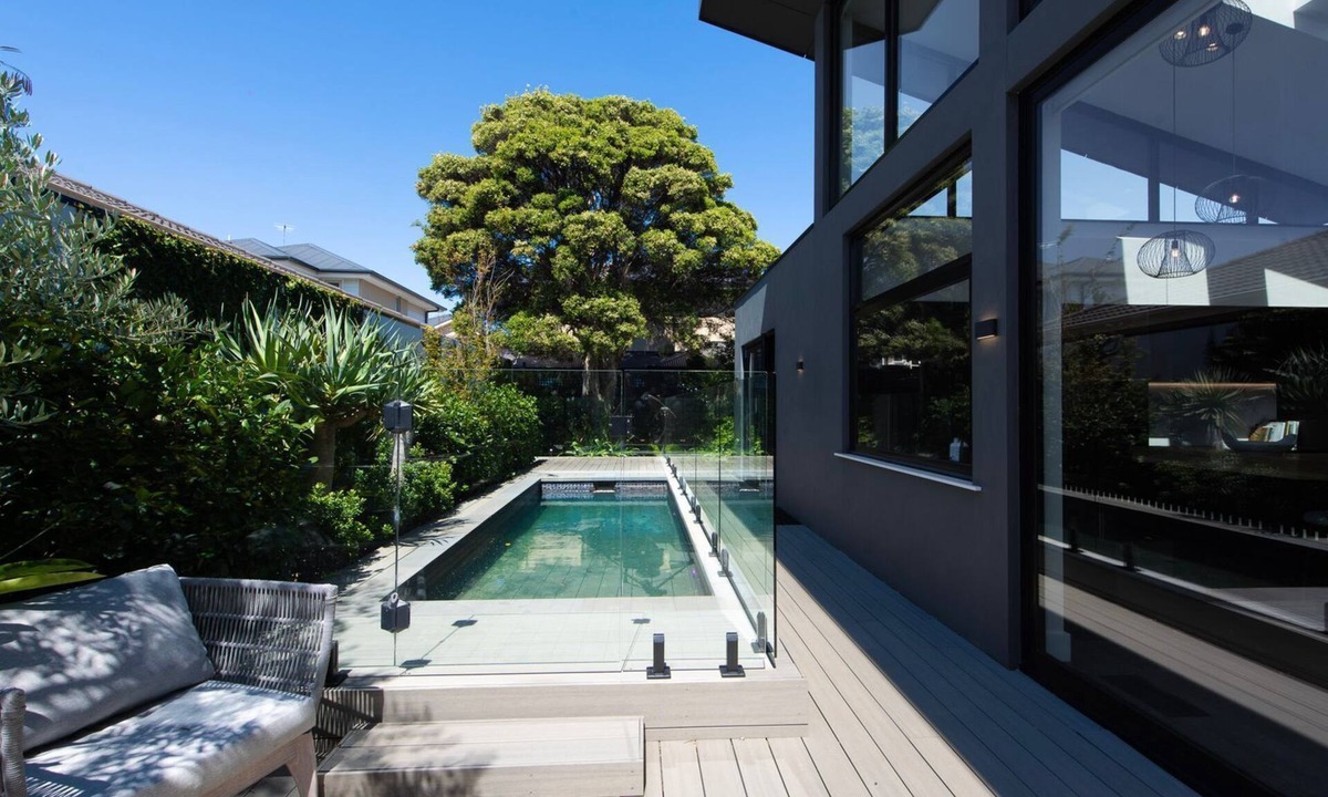 Hampton House | 'Block' out some time at this Luxury Villa