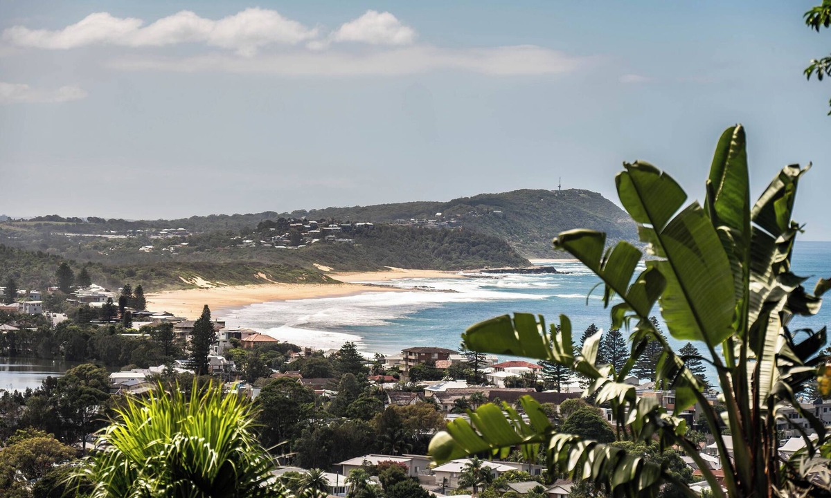 Terrigal House | “Blue Bird” – Oceanview, Spa & Games Room
