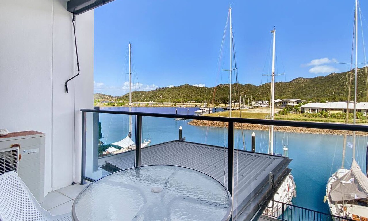 Nelly Bay Apartment | Blue on Blue Studio Room 1242