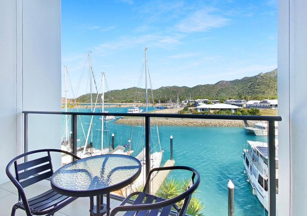 Nelly Bay Hotel | Blue on Blue Studio Room 1322