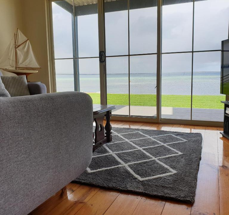 Tumby Bay House | Blue Seas - Beach Front Living