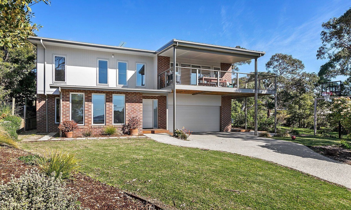 Anglesea House | Blue Skies On Bannister