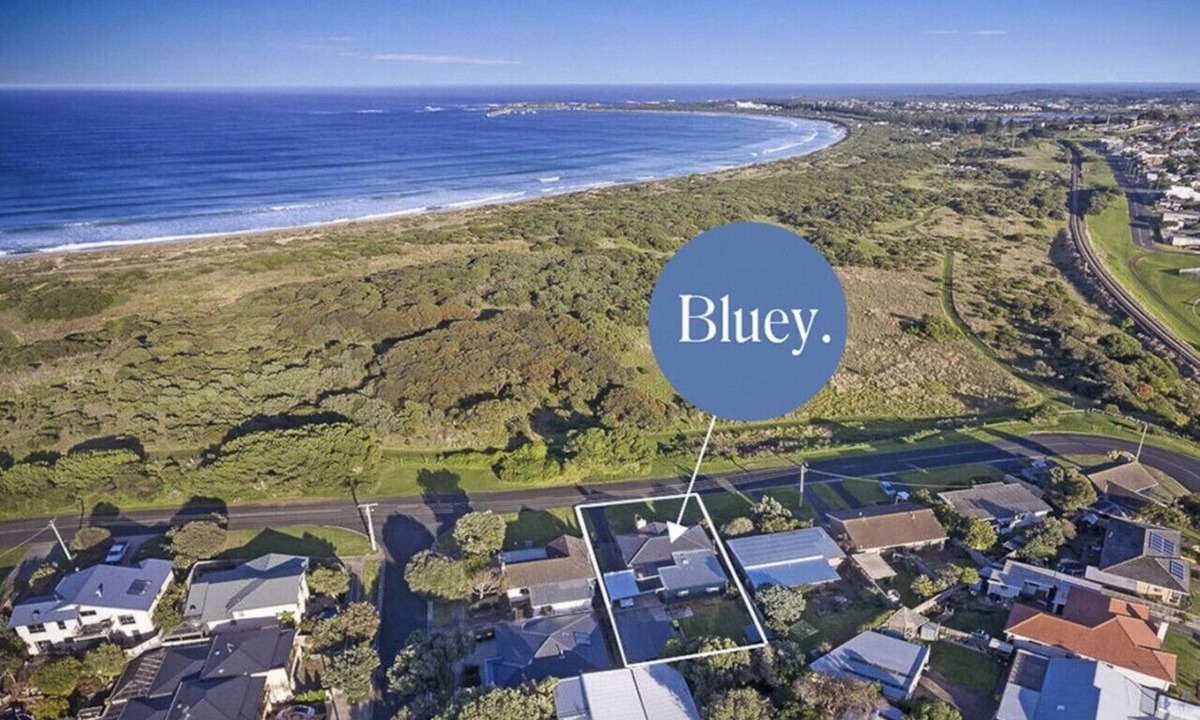 Warrnambool House | Bluey House - three bedroom house with enclosed yard