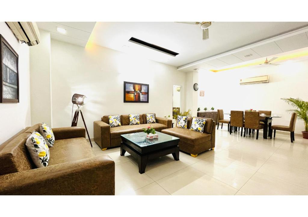 Greater Kailash Apartment | BluO 2BHK - Greater Kailash Lift Balcony Parking