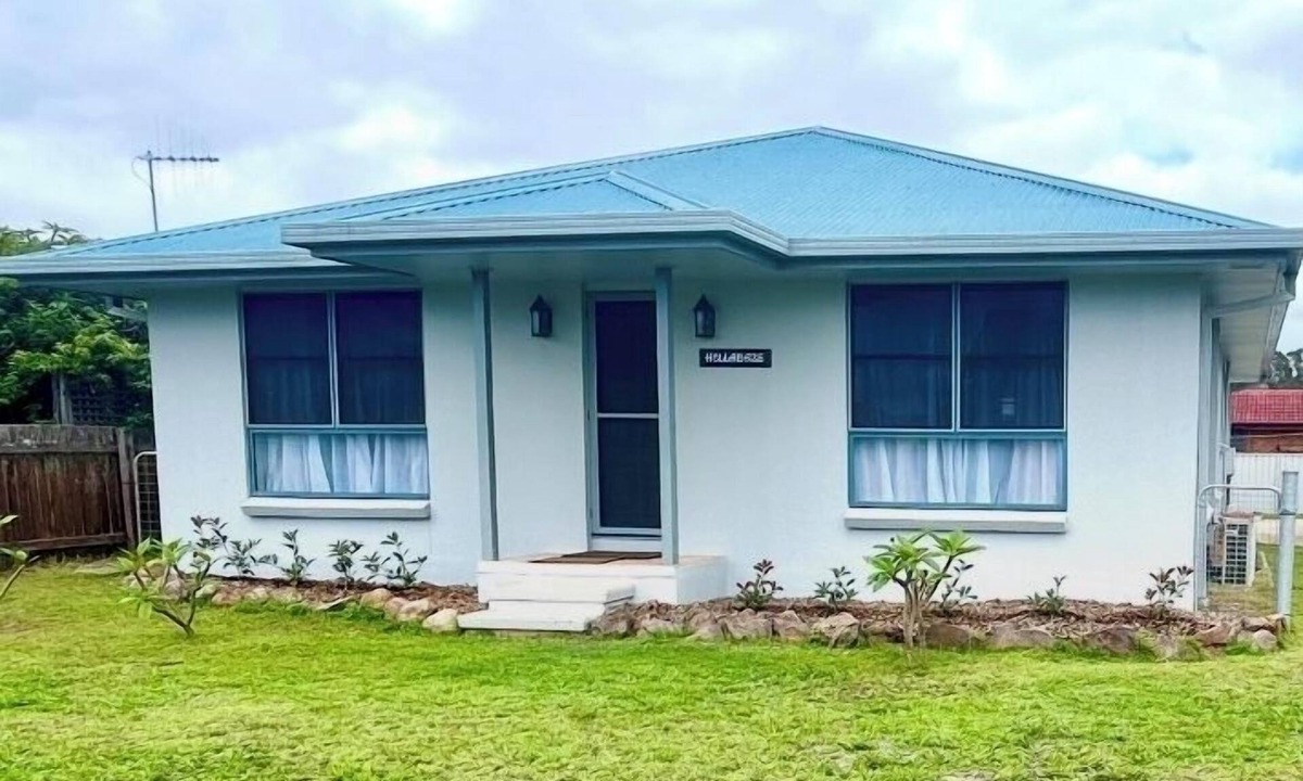 Harrington House | Boat Access with short Walk to River, Pub and Bowling club.