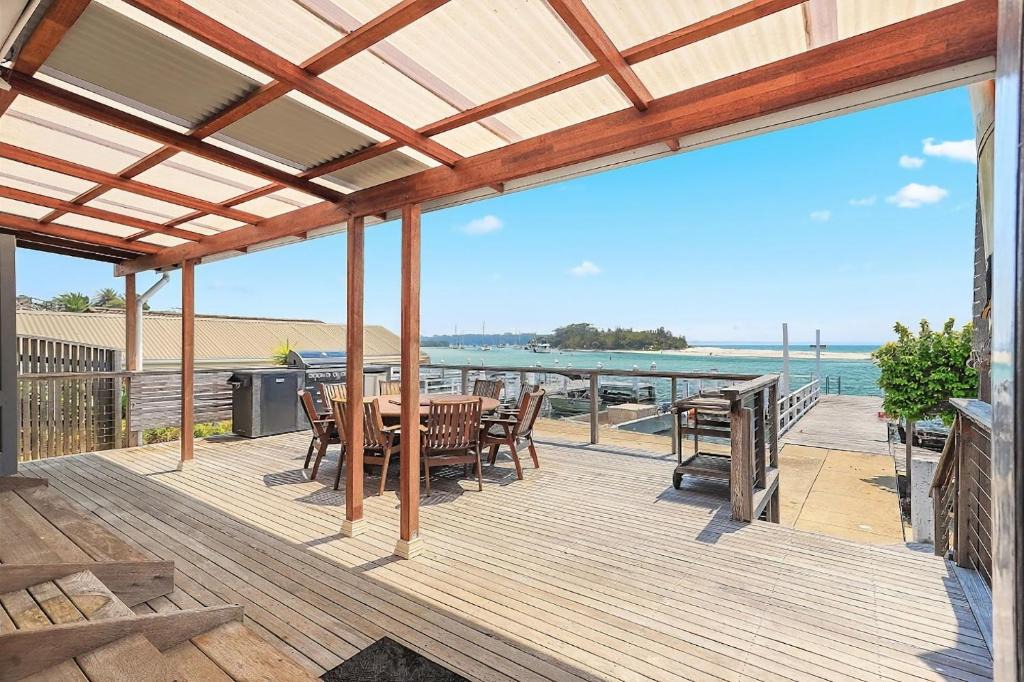 Huskisson House | Boatshed and Boathouse