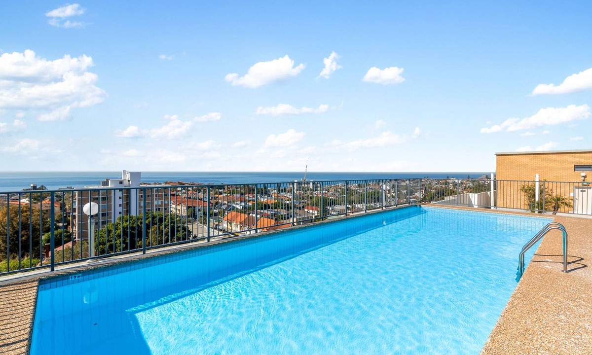 Bondi Apartment | Bondi Studio with Rooftop Pool & Beach Views