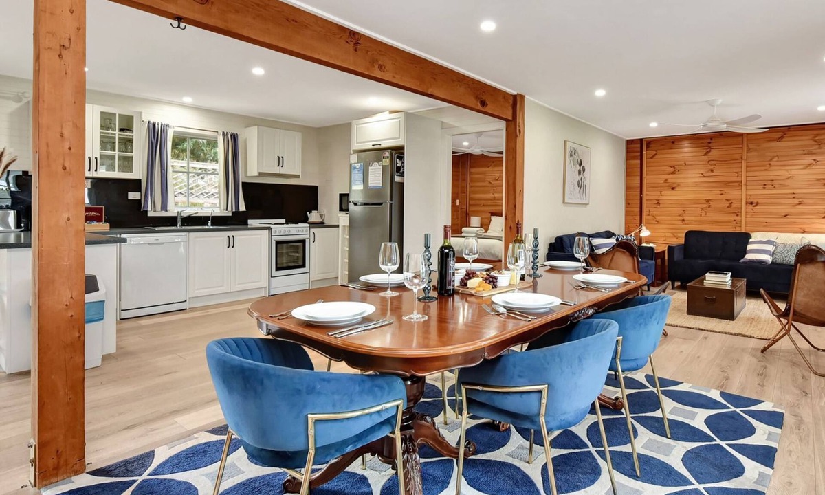 Rothbury Cottage | Bracken Ridge Vineyard - The Entire Estate