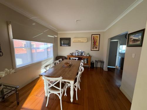Invermay House | Bradman House CBD Launceston Invermay + Free WIFI