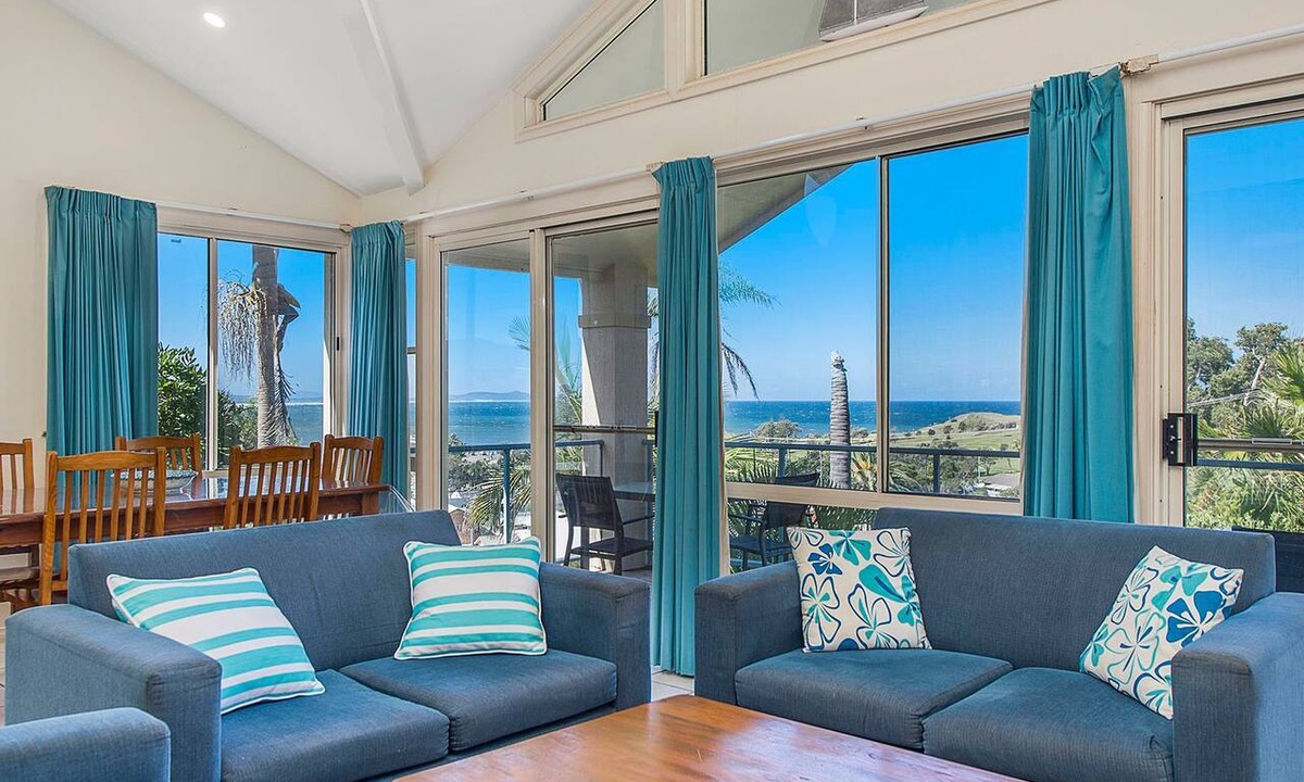 Crescent Head House | Breakers 2 2/13 East Street