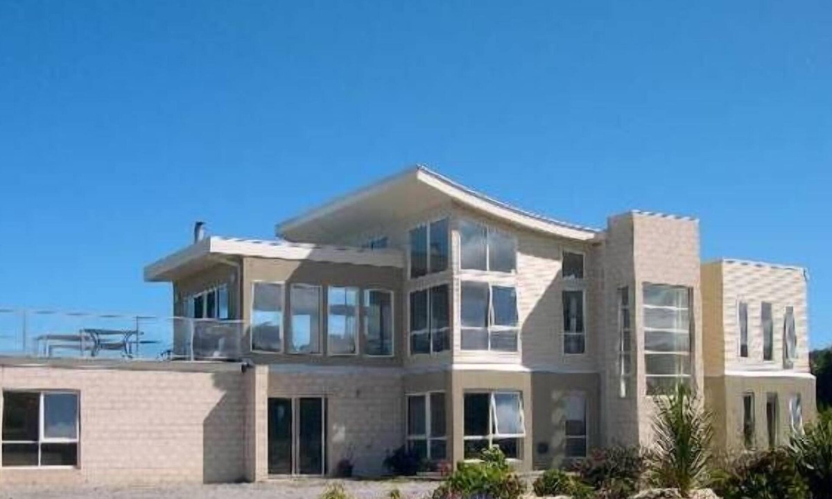 Marengo Apartment | Breakers Apollo Bay- The Studio