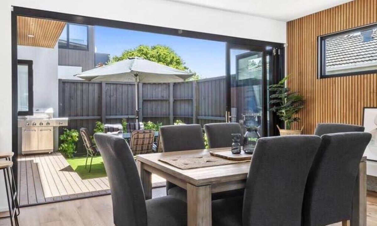 Barwon Heads House | Bridge18 Summary: Cen