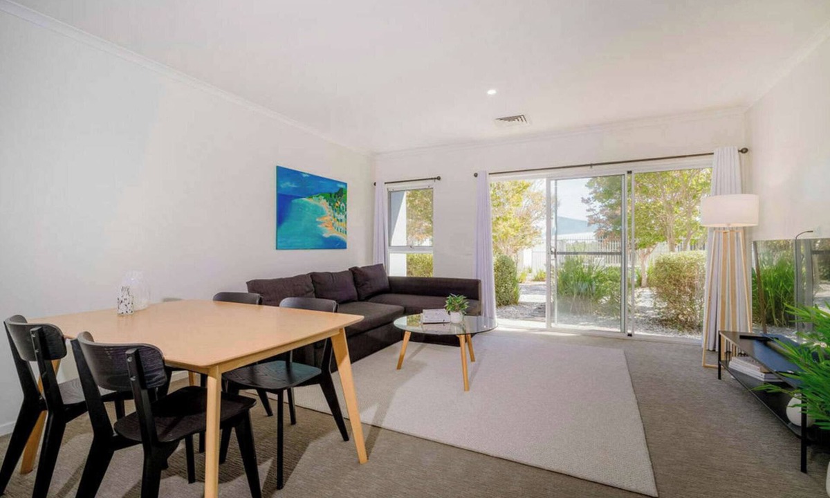 Williamstown Apartment | Bright 2BDR Apt with Pool Access Williamstown