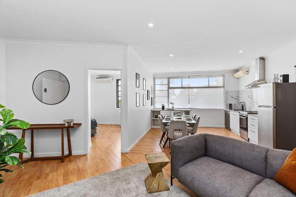 Carlisle House | Bright 3BR Home Near Perth CBD, Airport, Stadium