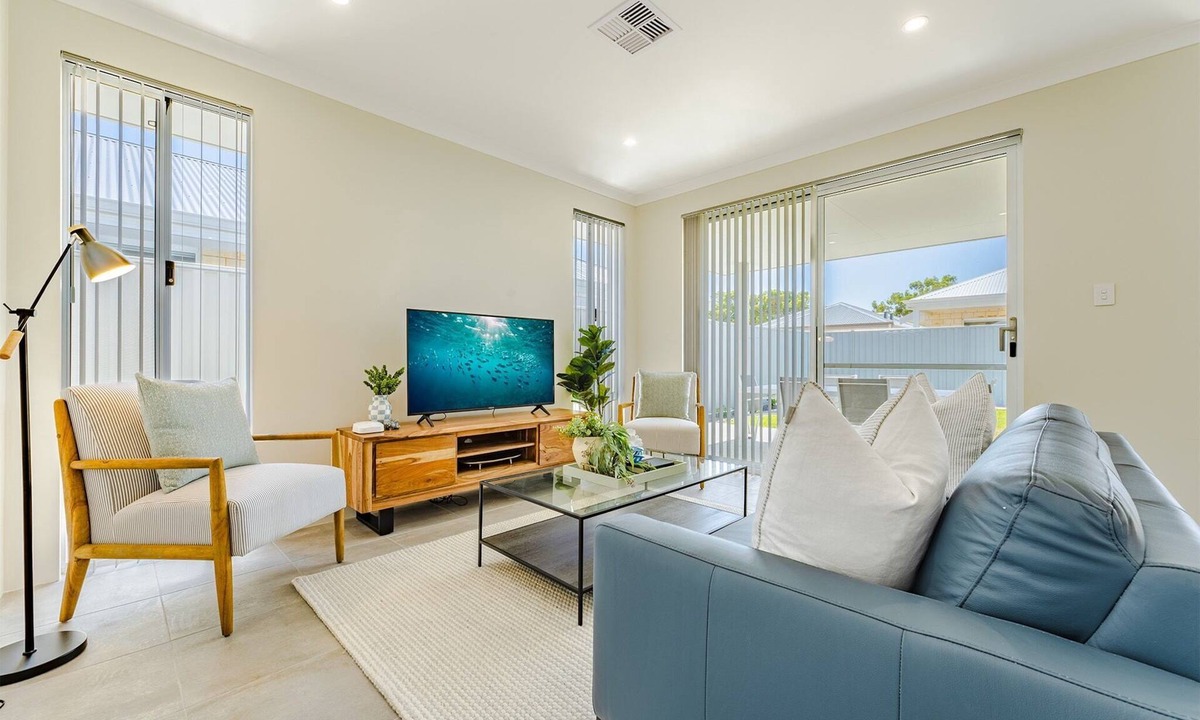 Rockingham Apartment | Bright & Airy 3-Bed House Near Rockingham Beach
