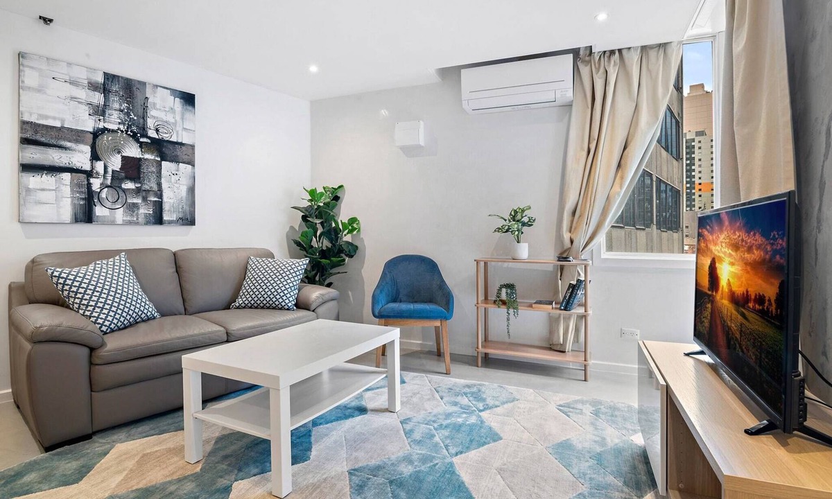 Chinatown Apartment | Bright CBD Apartment Close to Dining & Shopping