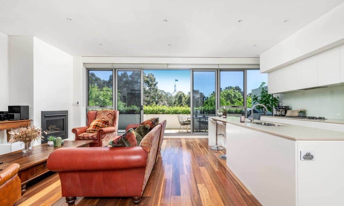 Forrest Apartment | Bright & Spacious Penthouse by Parliament House