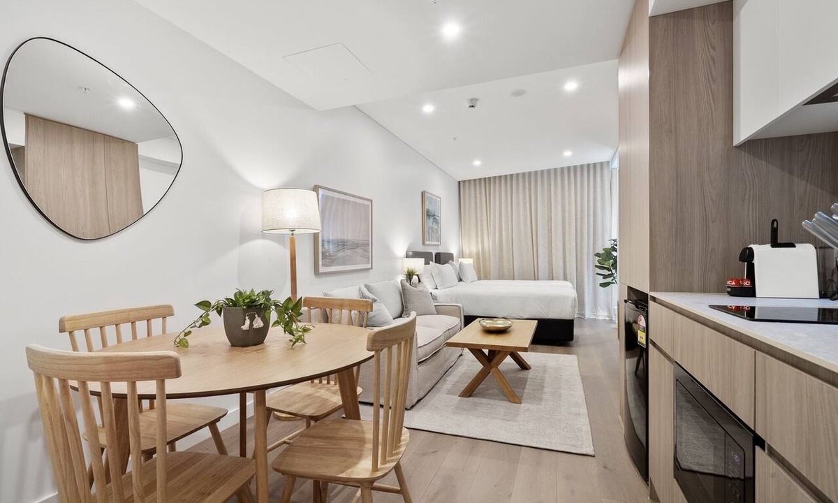 North Fremantle Apartment | Bright Studio Stay in North Fremantle with Views
