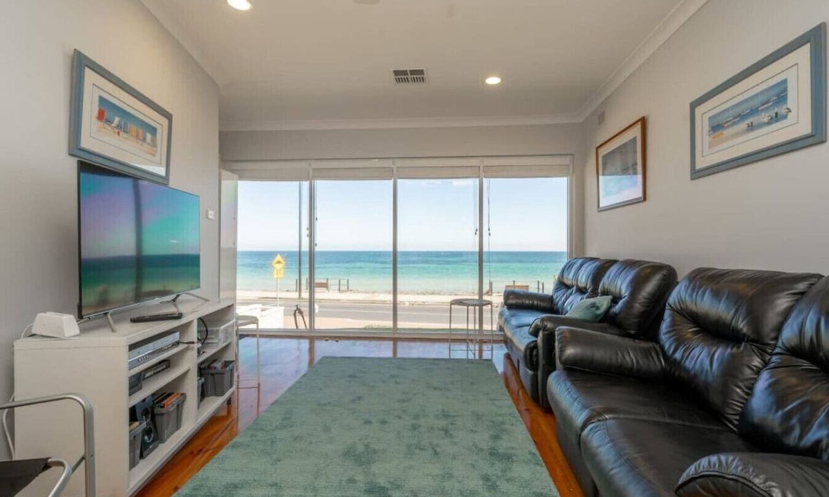Brighton Apartment | Brighton Beachfront Sanctuary - Retro Coastal Charm