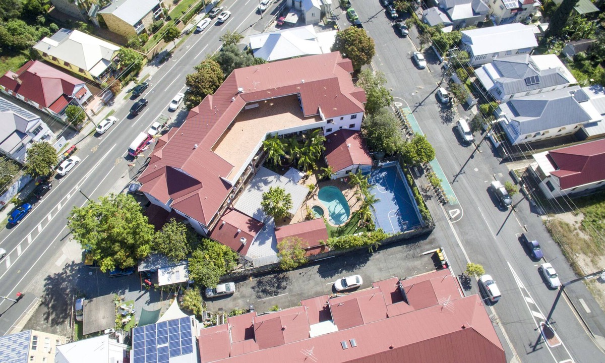 West End Hostel | Brisbane Backpackers Resort - Group of 6