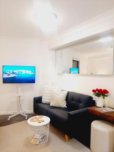 Glebe Apartment | Broadway Central Loft Walk CBD & Central Station