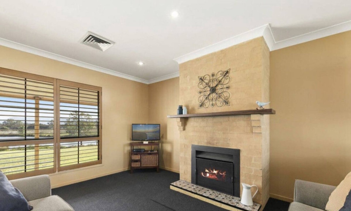 Rothbury Villa | Broken View Mountain Villa with Free Wine Tasting