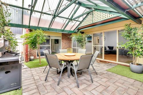 Brompton House | Brompton Bliss - A Relaxed Northern Adelaide Retreat