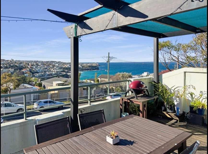 Bronte Apartment | Bronte Beach 500m - 2BR - access to rooftop with Ocean Views